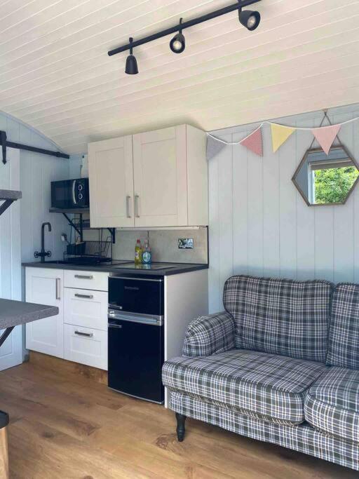 Drakes Mead Retreat - Shepherd'S Hut Axminster Exteriör bild